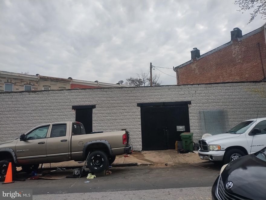 ONLINE AUCTION: Bidding begins 2/27/2025 @ 10:00 AM. Bidding ends 3/3/2025 @ 11:10 AM. List Price is Suggested Opening Bid. Deposit: $5,000.

Garage located in the Boyd-Booth area.
JUST MINUTES to Grace Medical Center & the Westside Shopping Center.
Easy access to major traffic artery Frederick Ave.
Property is believed to be occupied.