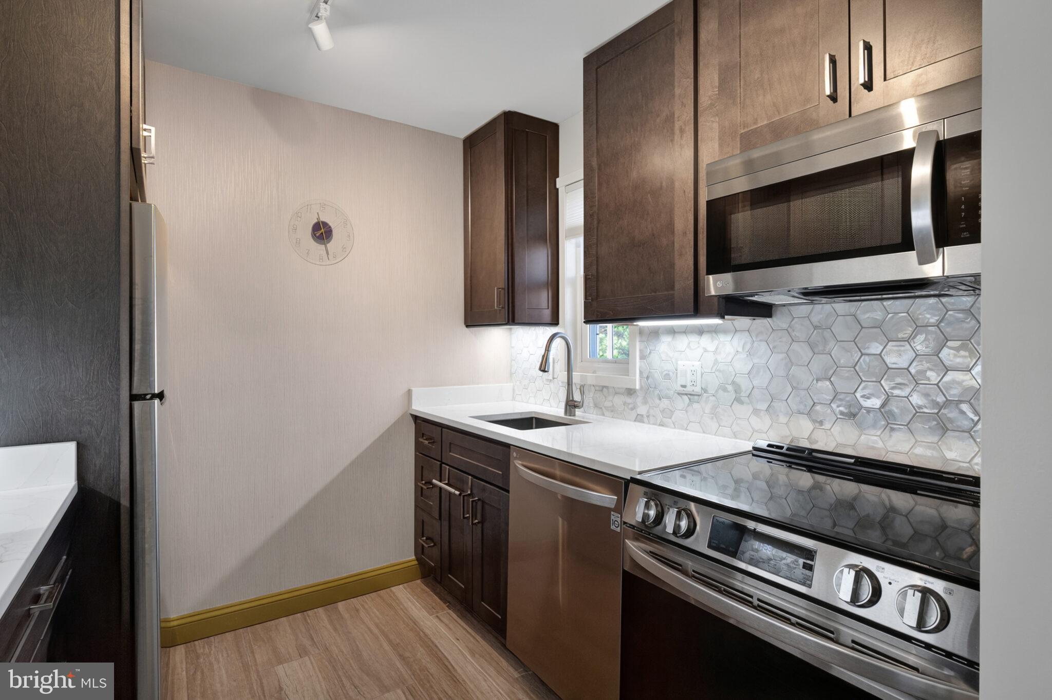 1630 W ABINGDON DRIVE 202