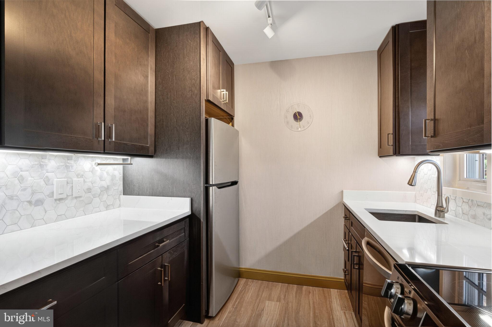 1630 W ABINGDON DRIVE 202