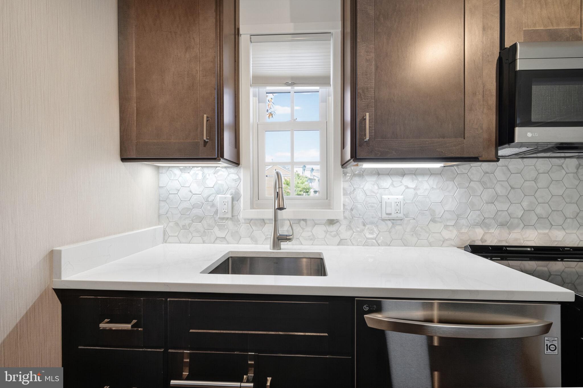 1630 W ABINGDON DRIVE 202