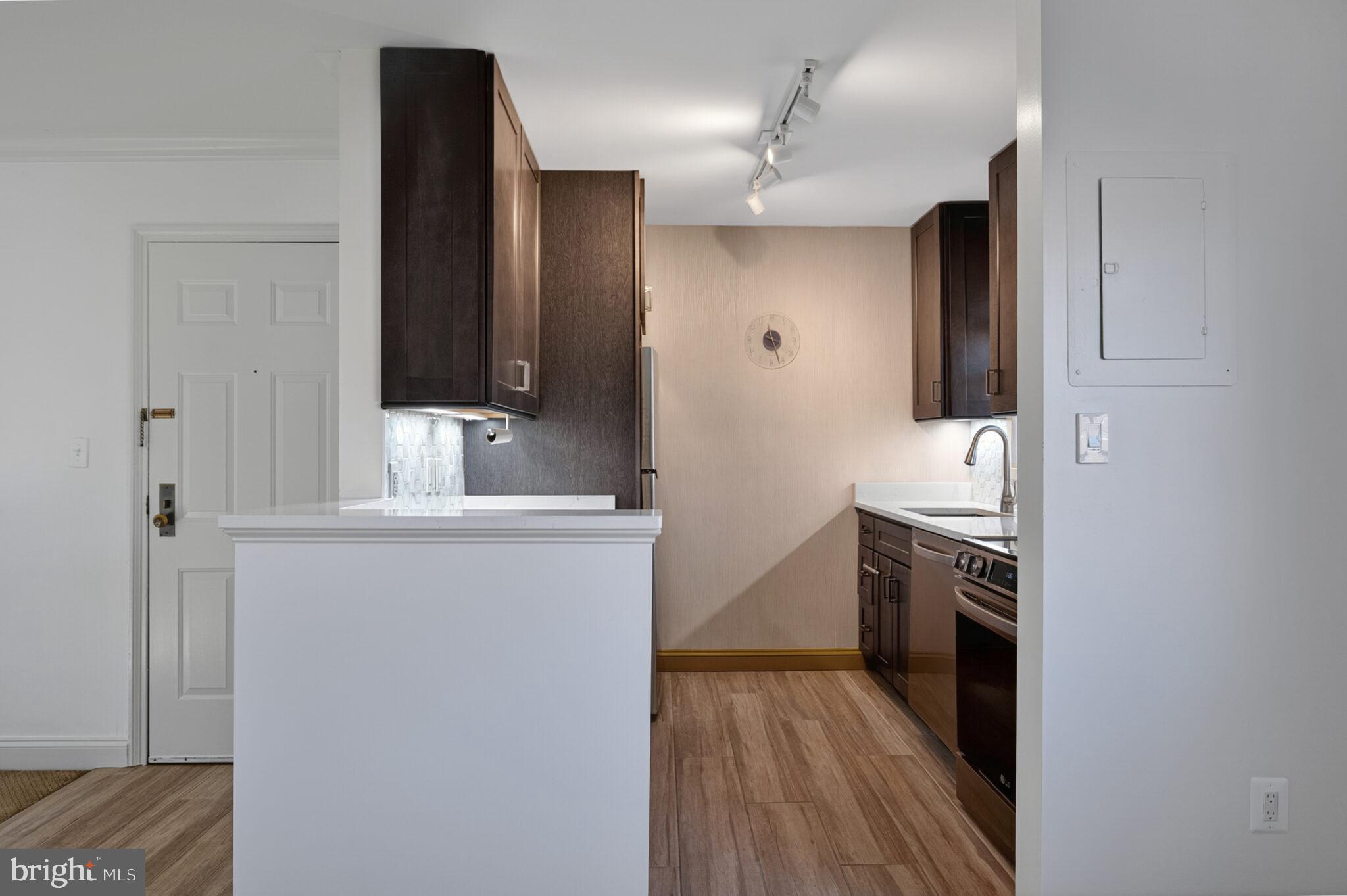 1630 W ABINGDON DRIVE 202