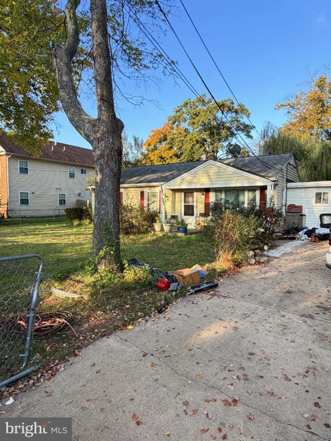 Photo of 6714 Amlong Avenue, ALEXANDRIA, VA 22306 (MLS # VAFX2347666)