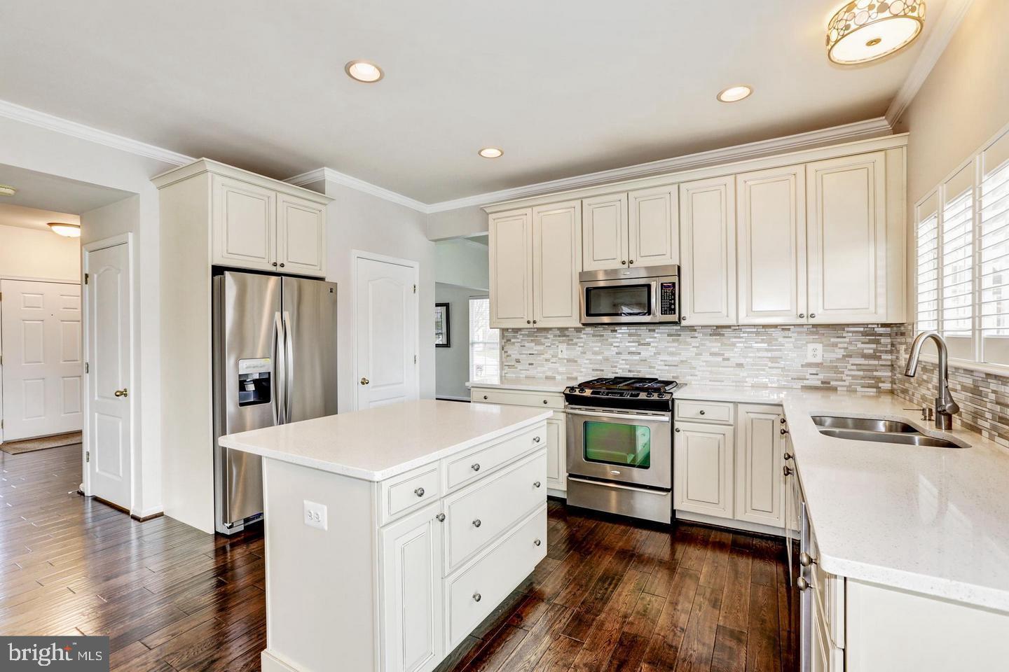 2049 WILLIAM FRANKLIN DRIVE