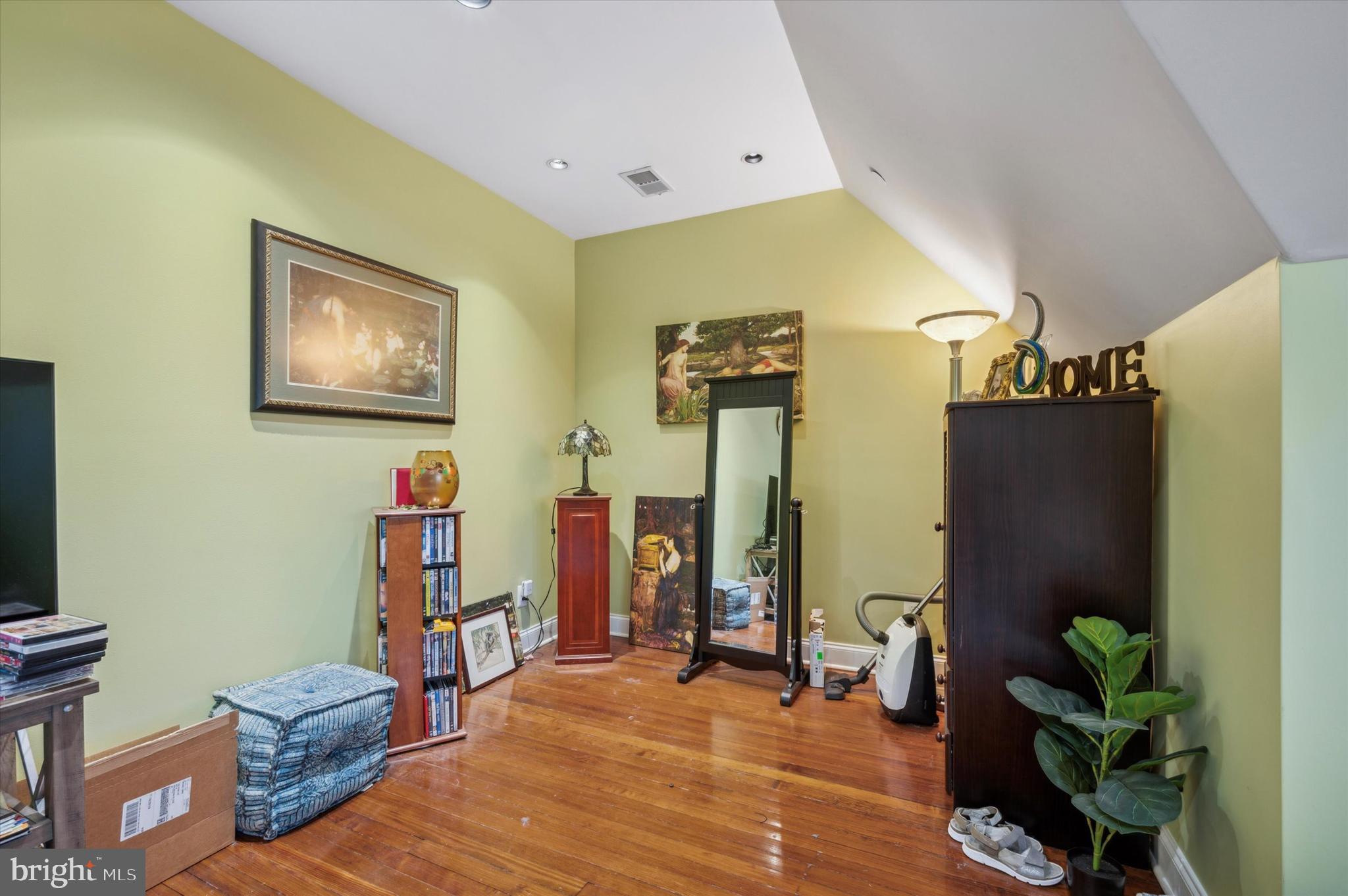 ROXBOROUGH - Residential