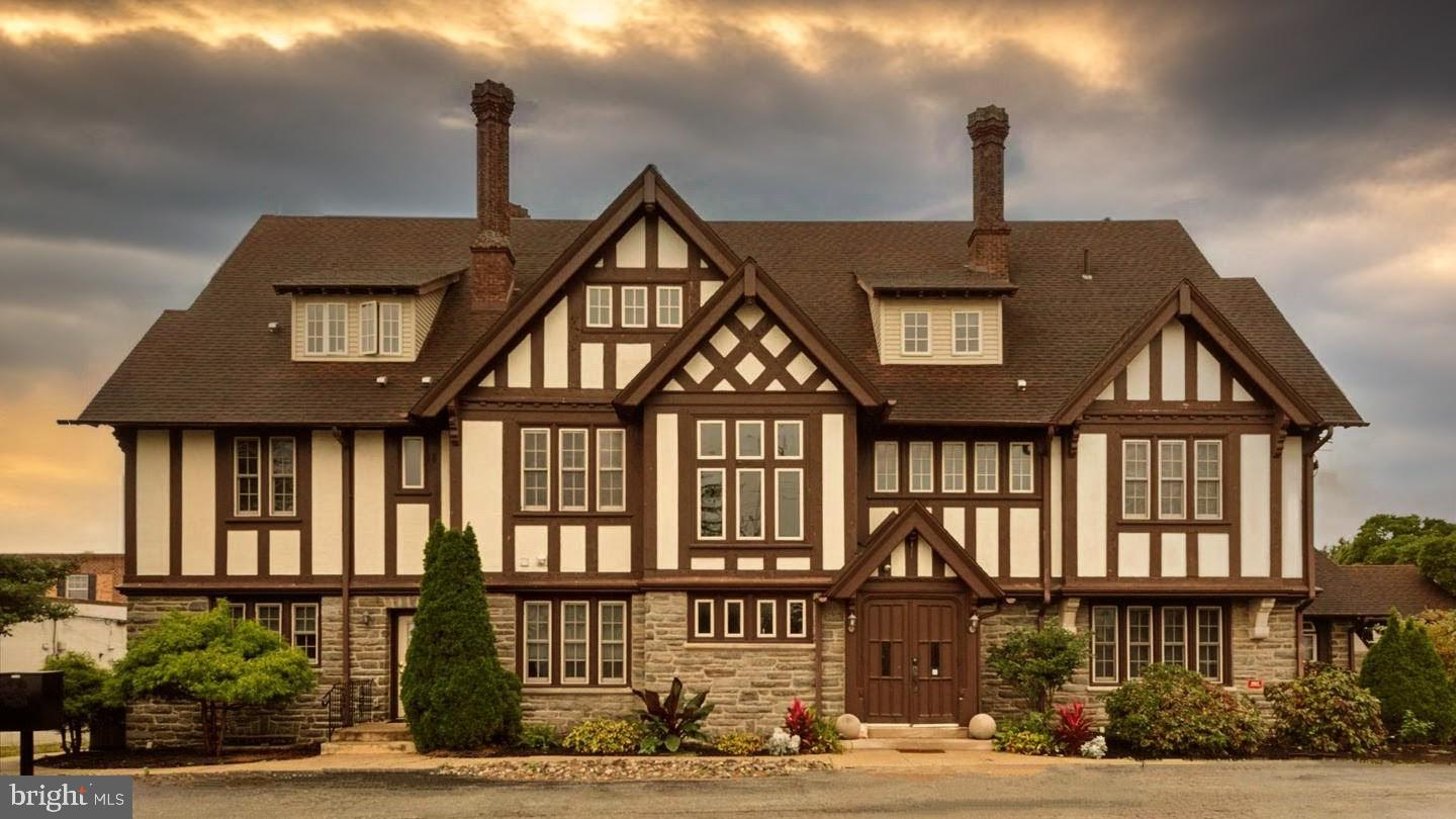 ROXBOROUGH - Residential