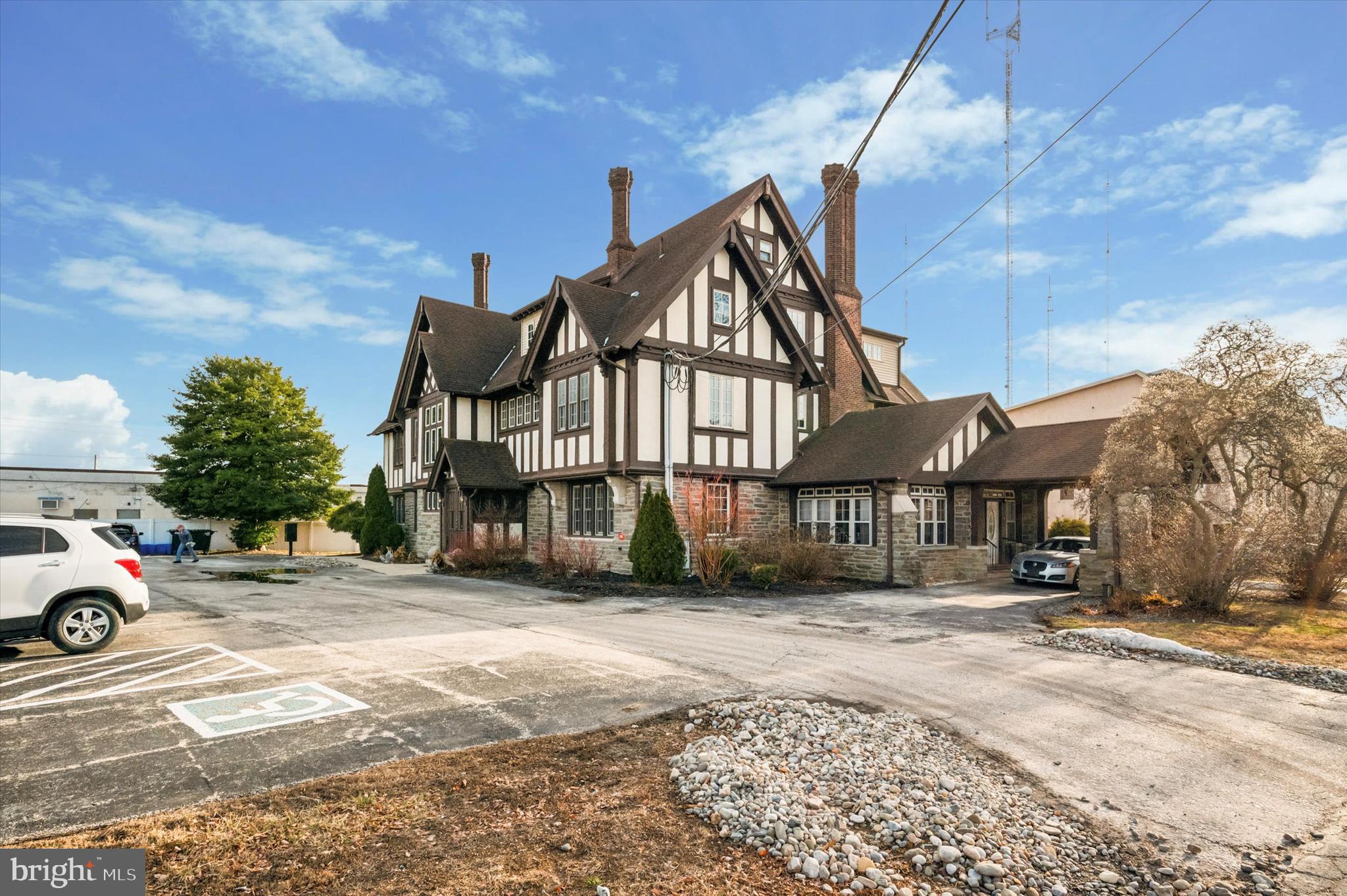 ROXBOROUGH - Residential