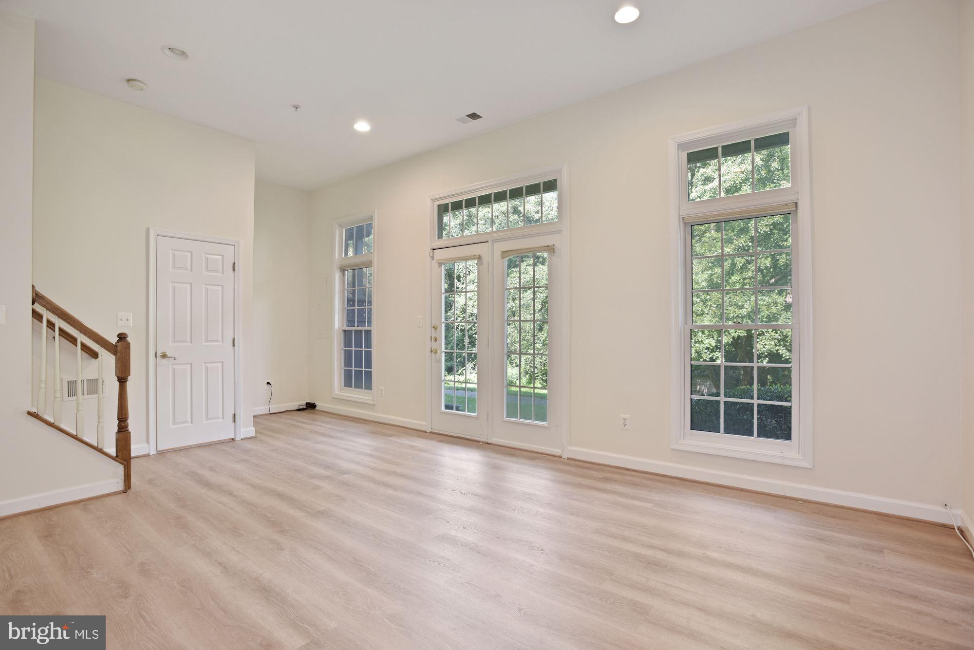 TYSONS VILLAGE - Residential Lease