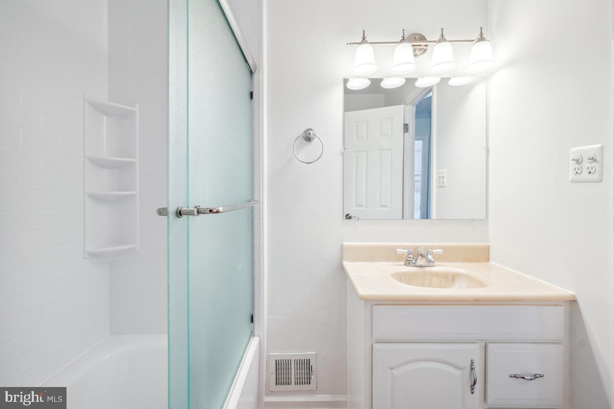 LAKE RIDGE - Residential