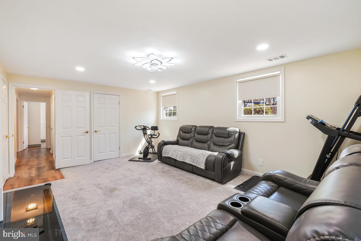 LAKE RIDGE - Residential