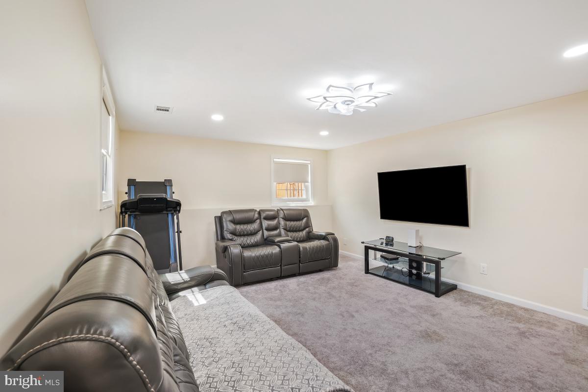 LAKE RIDGE - Residential