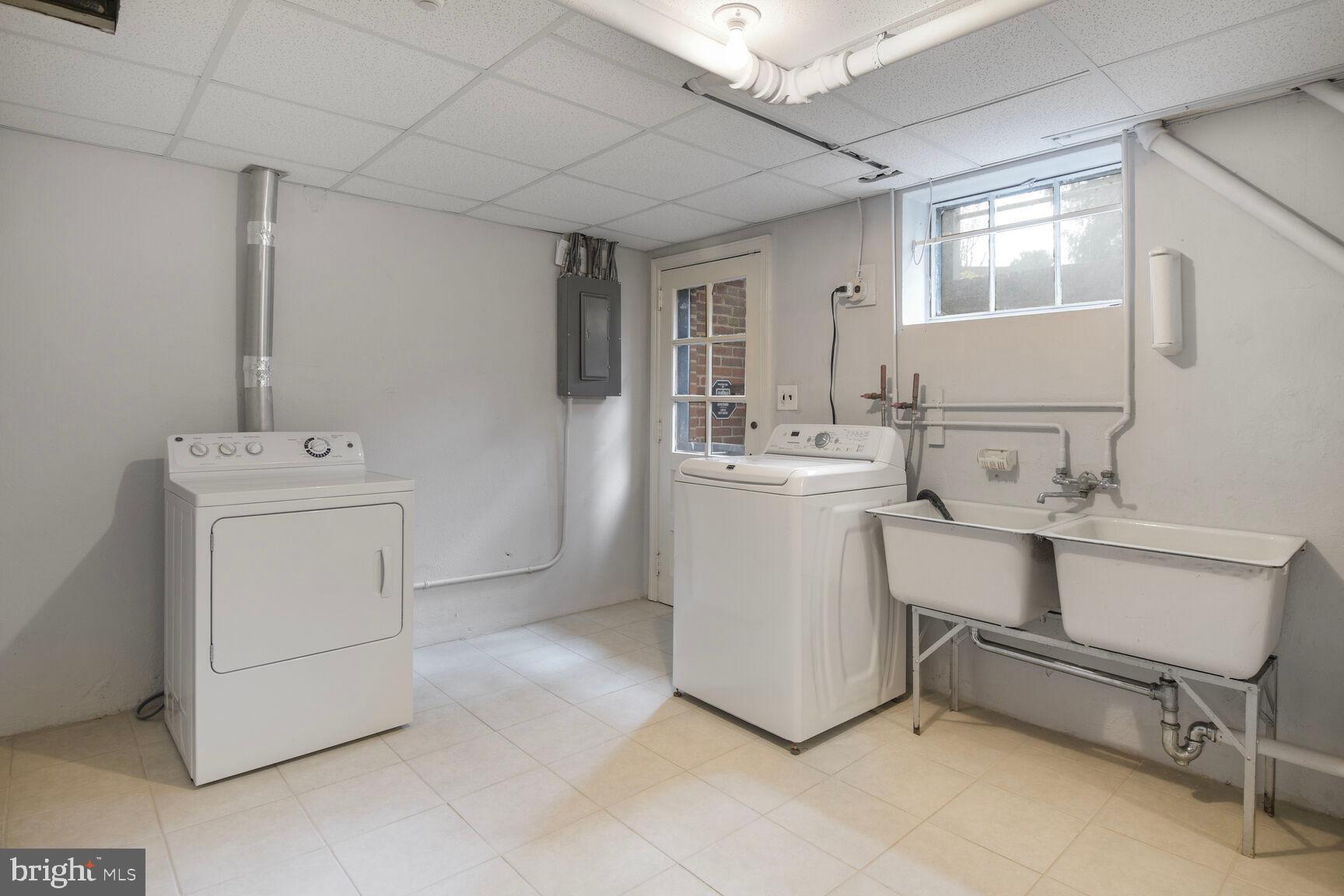 WOODSIDE PARK - Residential