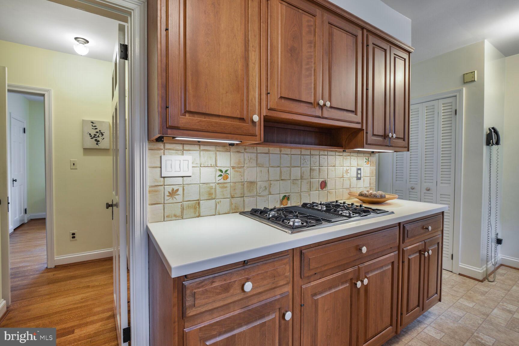 WOODSIDE PARK - Residential