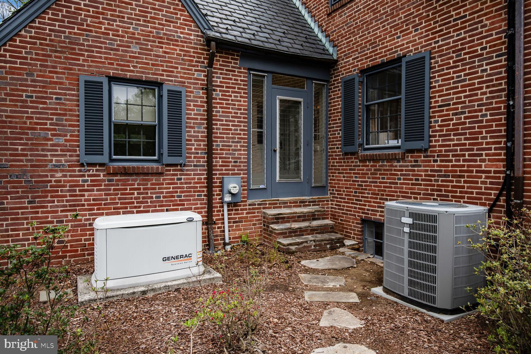 WOODSIDE PARK - Residential