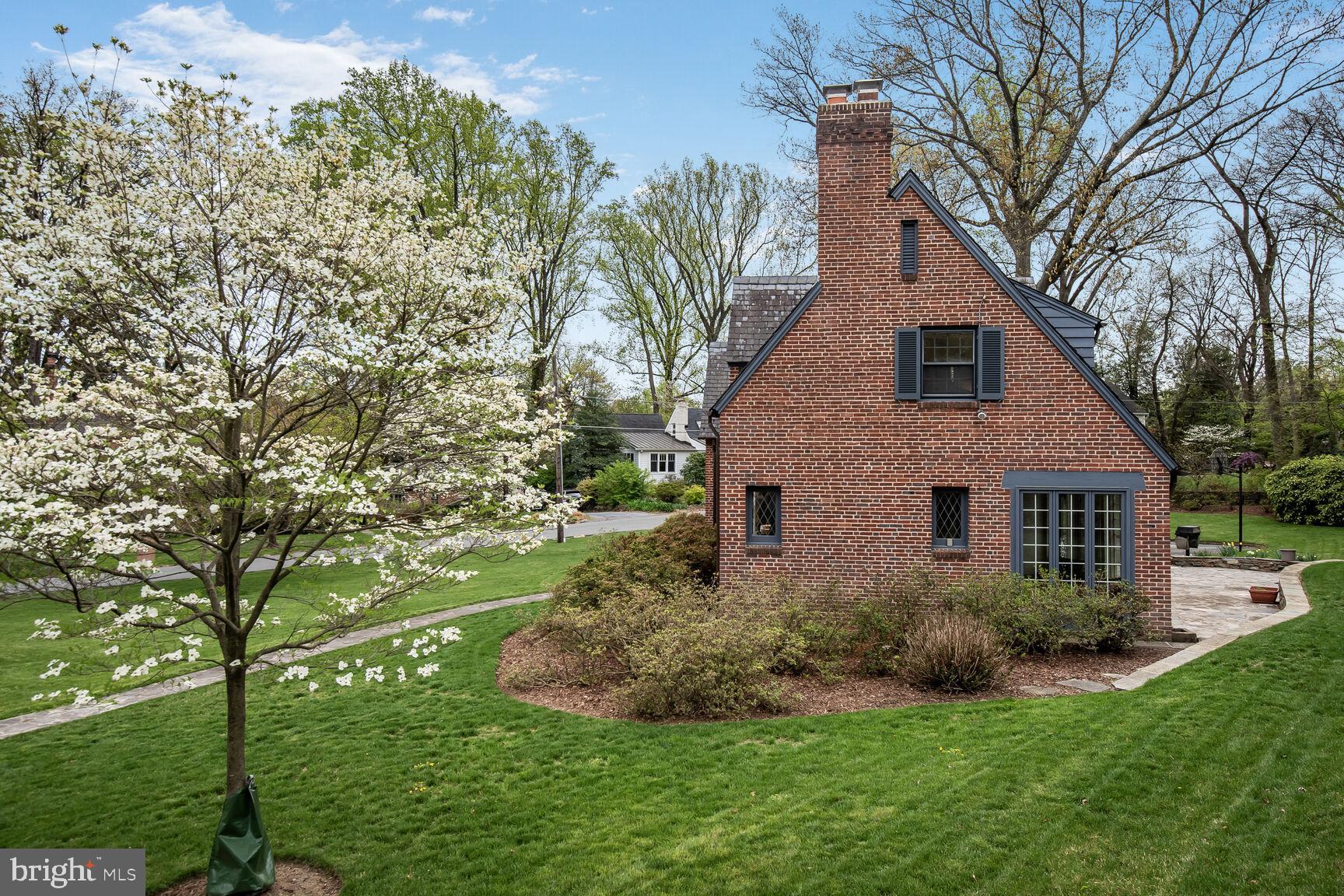 WOODSIDE PARK - Residential