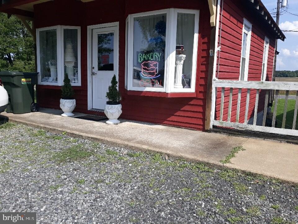 Previous Bakery, now vacant. Great exposure to Route 3, busy center. Can be a little doll house with some TLC, make it your own! Great and friendly people in nearby shops, lots of parking. Has 3 rooms, and bathroom. Stop by and take a look.
