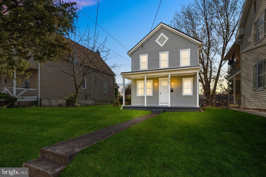 Photo of 307 Lincoln Way Way W, NEW OXFORD, PA 17350 (MLS # PAAD2020626)