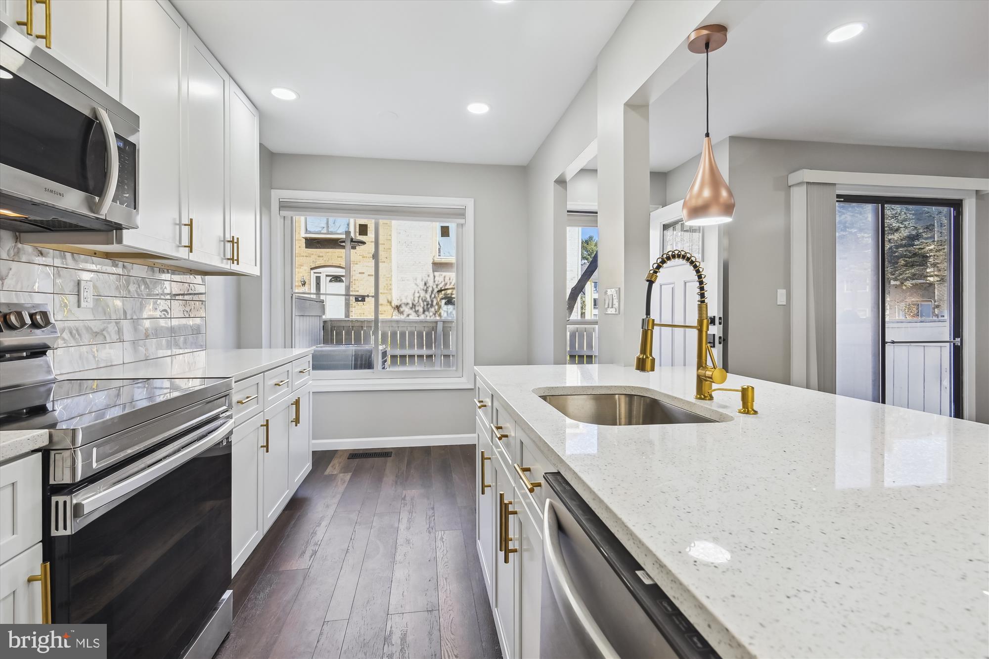 CLUBSIDE - Residential