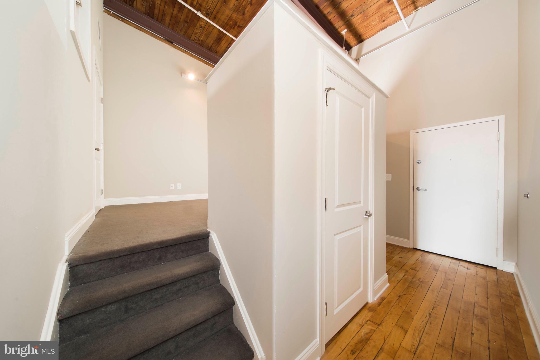 DOWNTOWN - Residential Lease