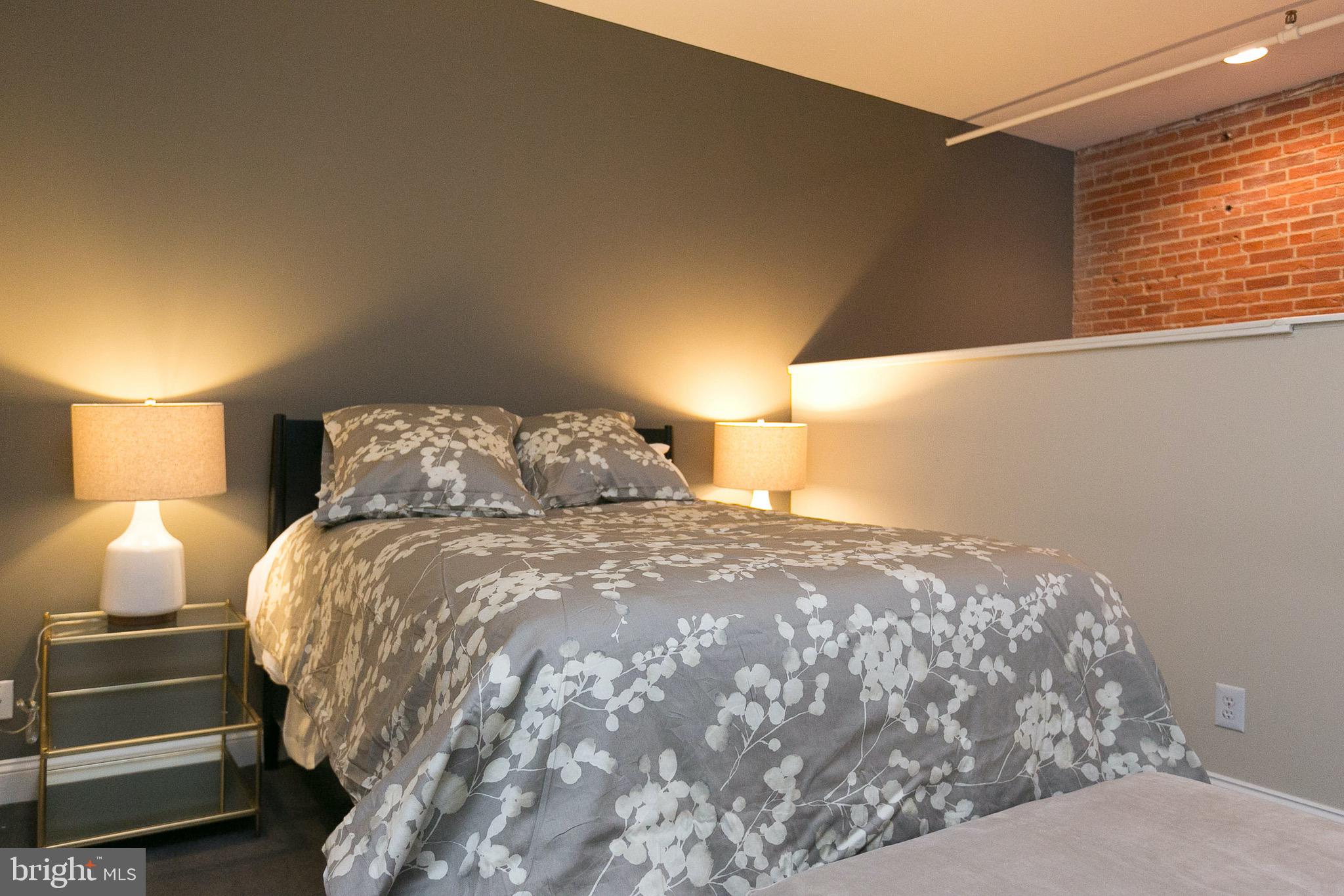 DOWNTOWN - Residential Lease