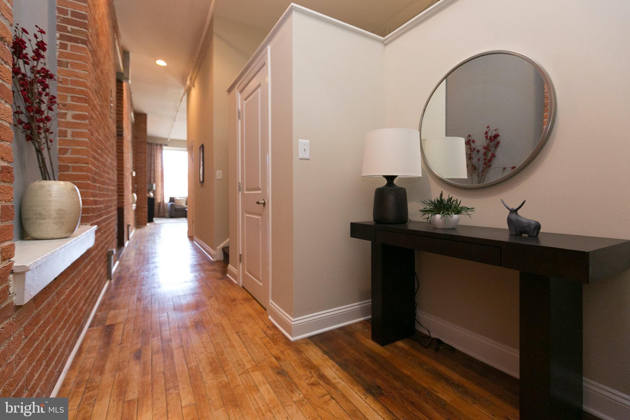 DOWNTOWN - Residential Lease