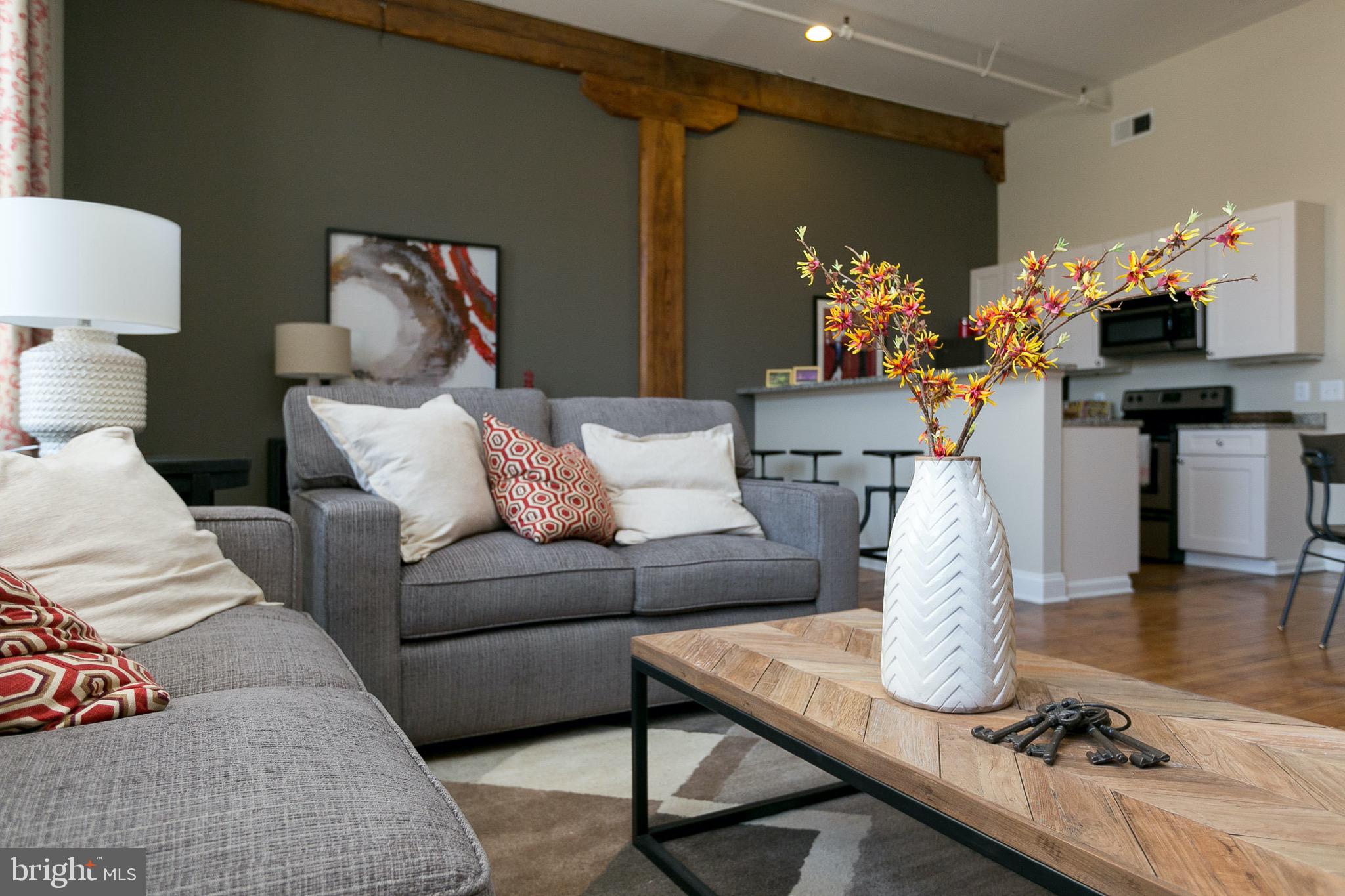 DOWNTOWN - Residential Lease