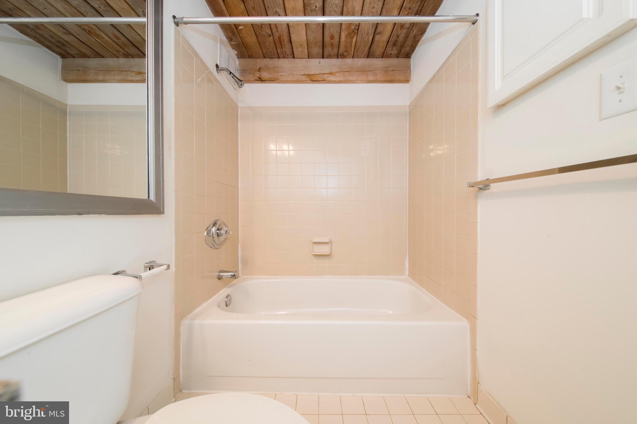 DOWNTOWN - Residential Lease