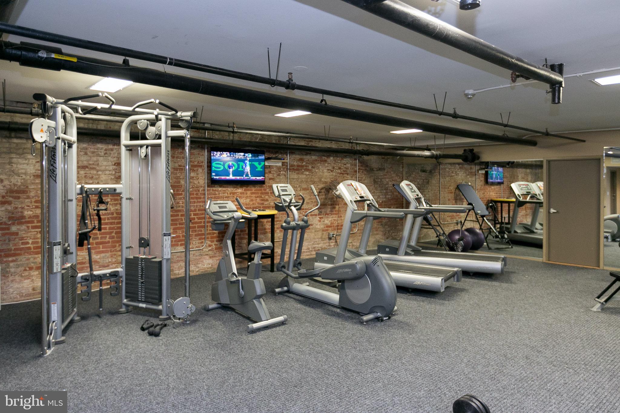 DOWNTOWN - Residential Lease