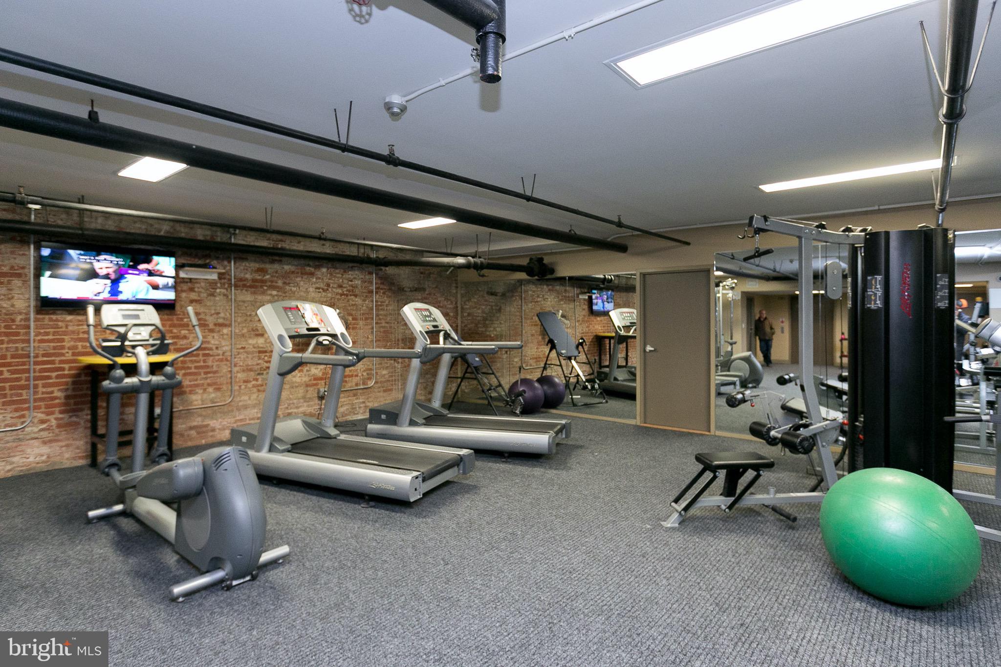 DOWNTOWN - Residential Lease