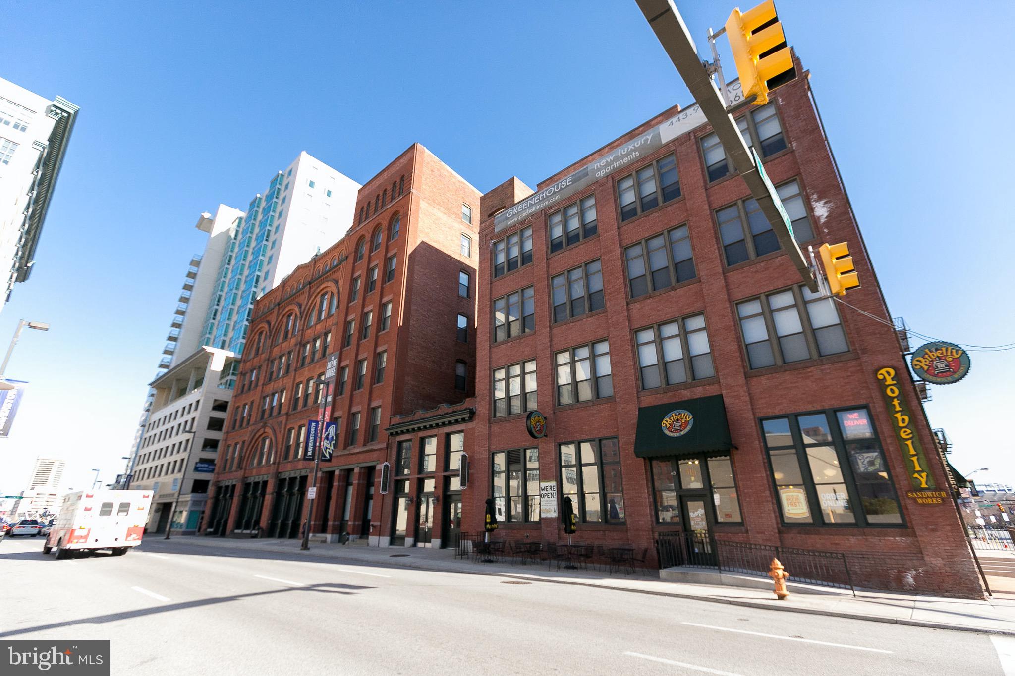 DOWNTOWN - Residential Lease