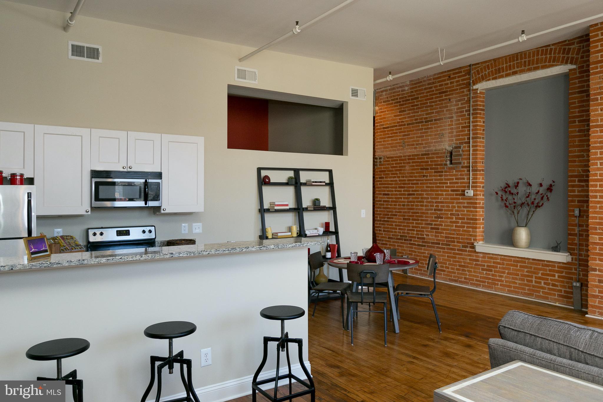 DOWNTOWN - Residential Lease