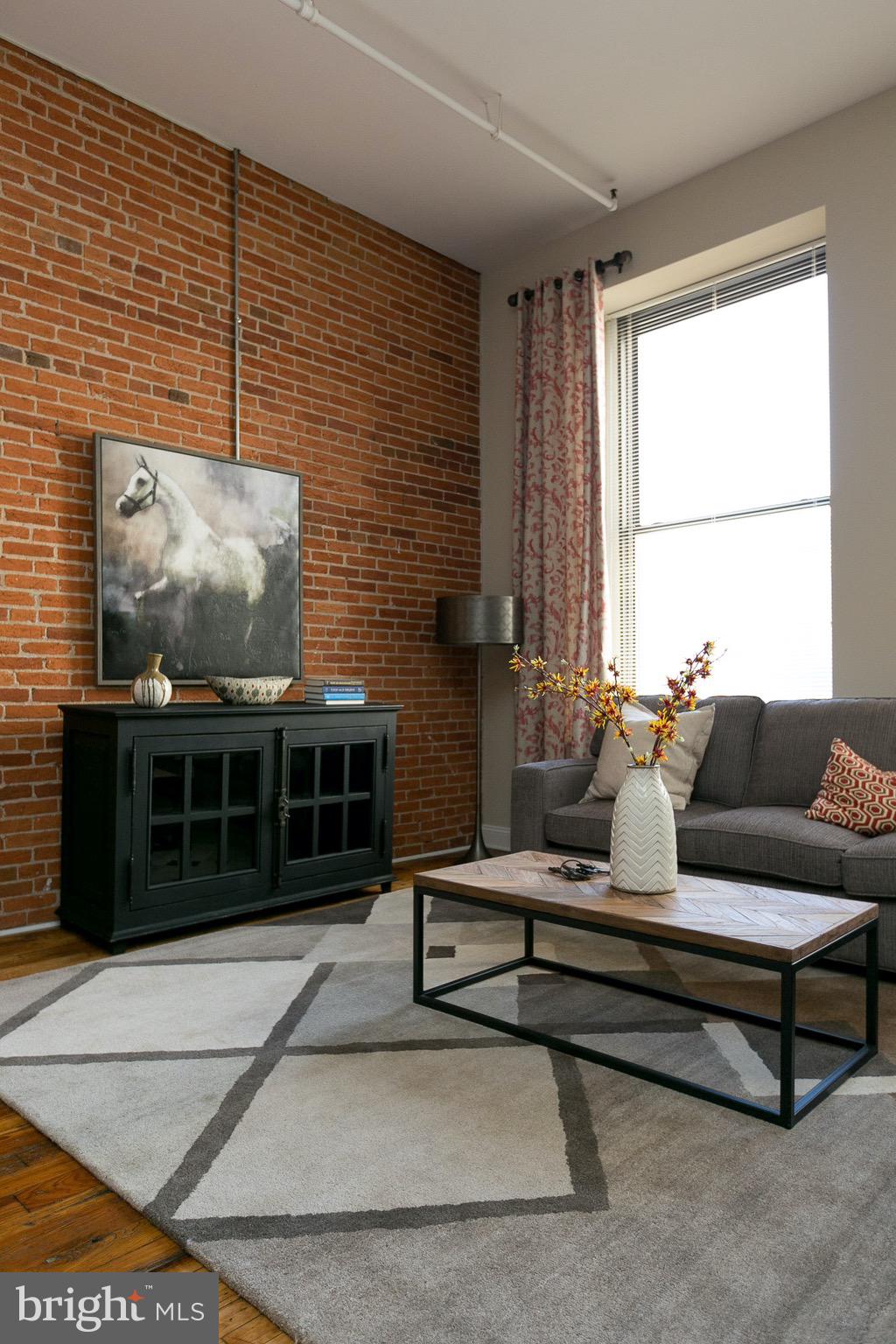 DOWNTOWN - Residential Lease