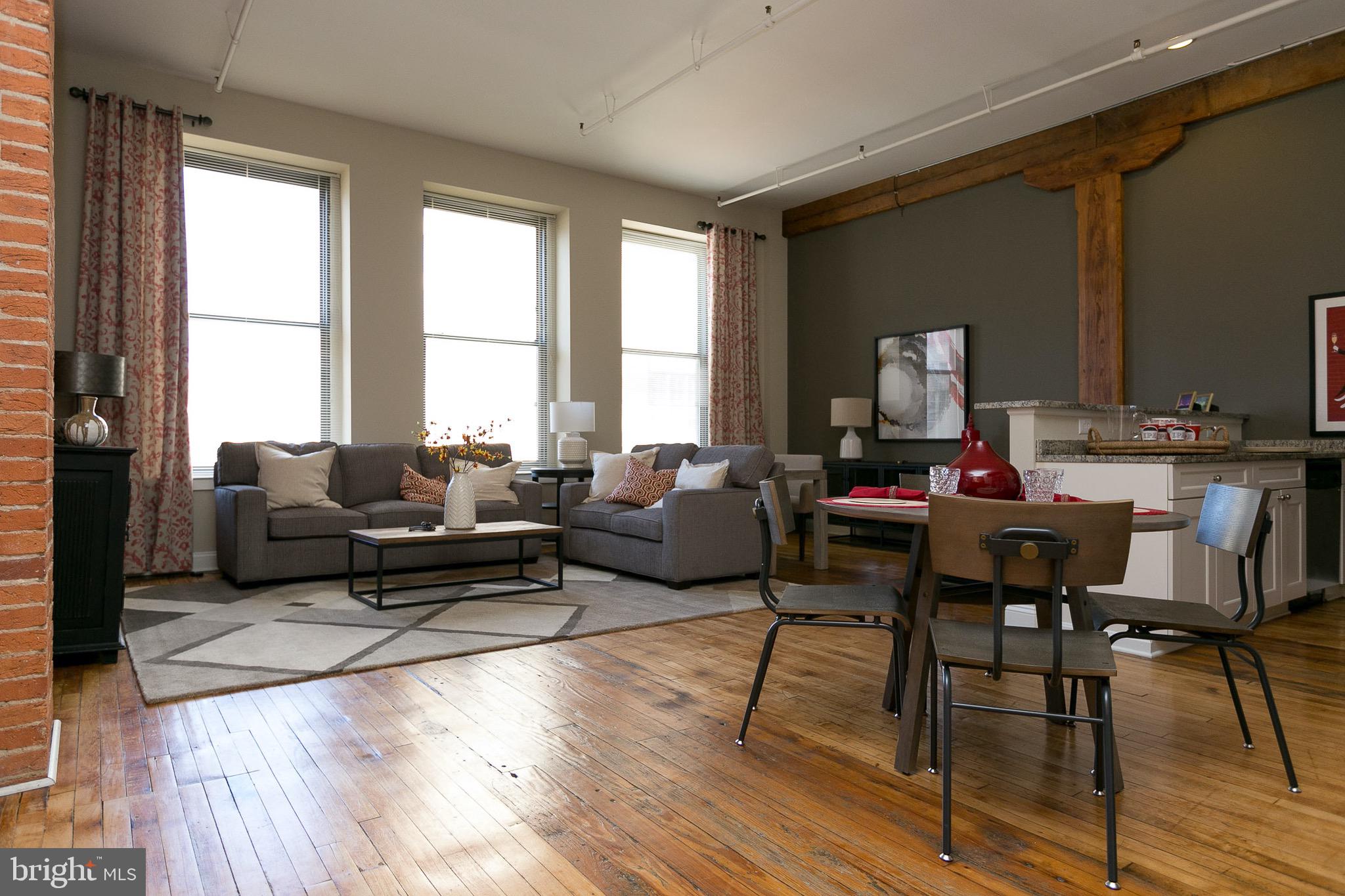 DOWNTOWN - Residential Lease