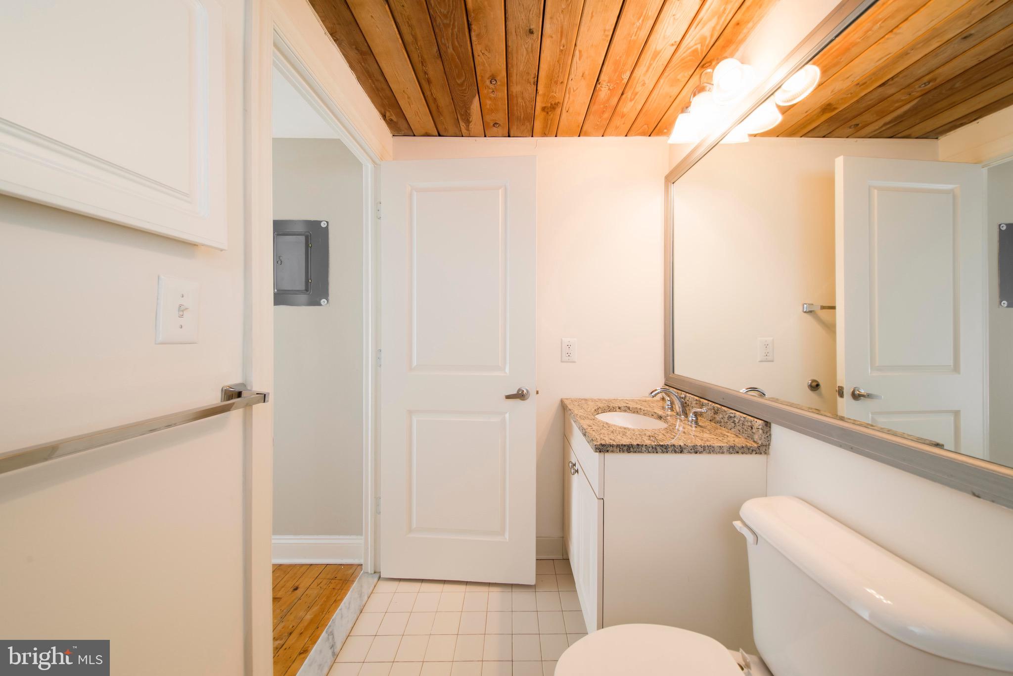 DOWNTOWN - Residential Lease