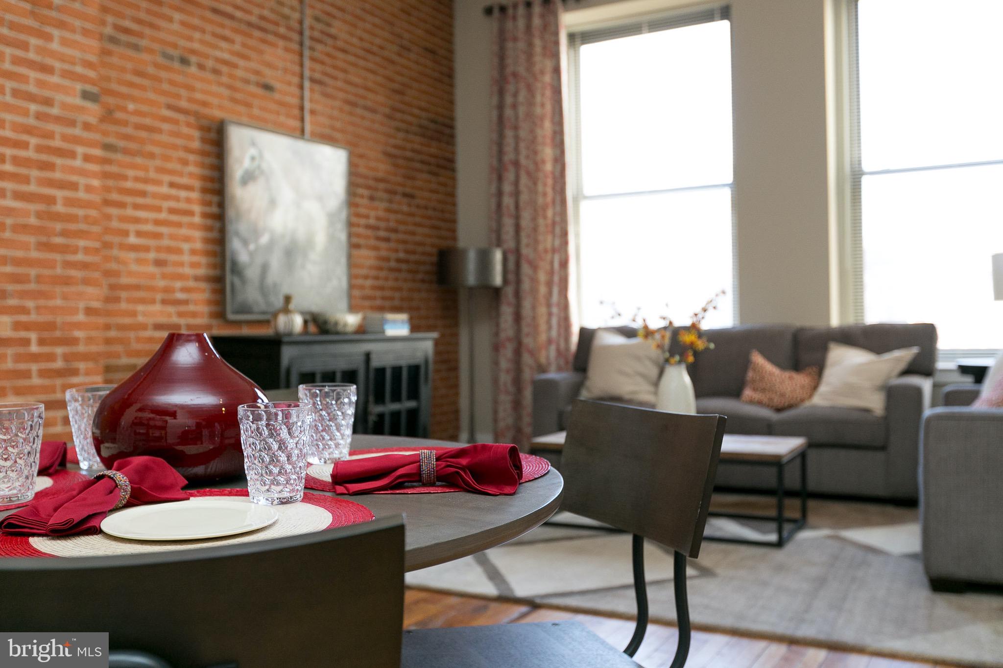 DOWNTOWN - Residential Lease