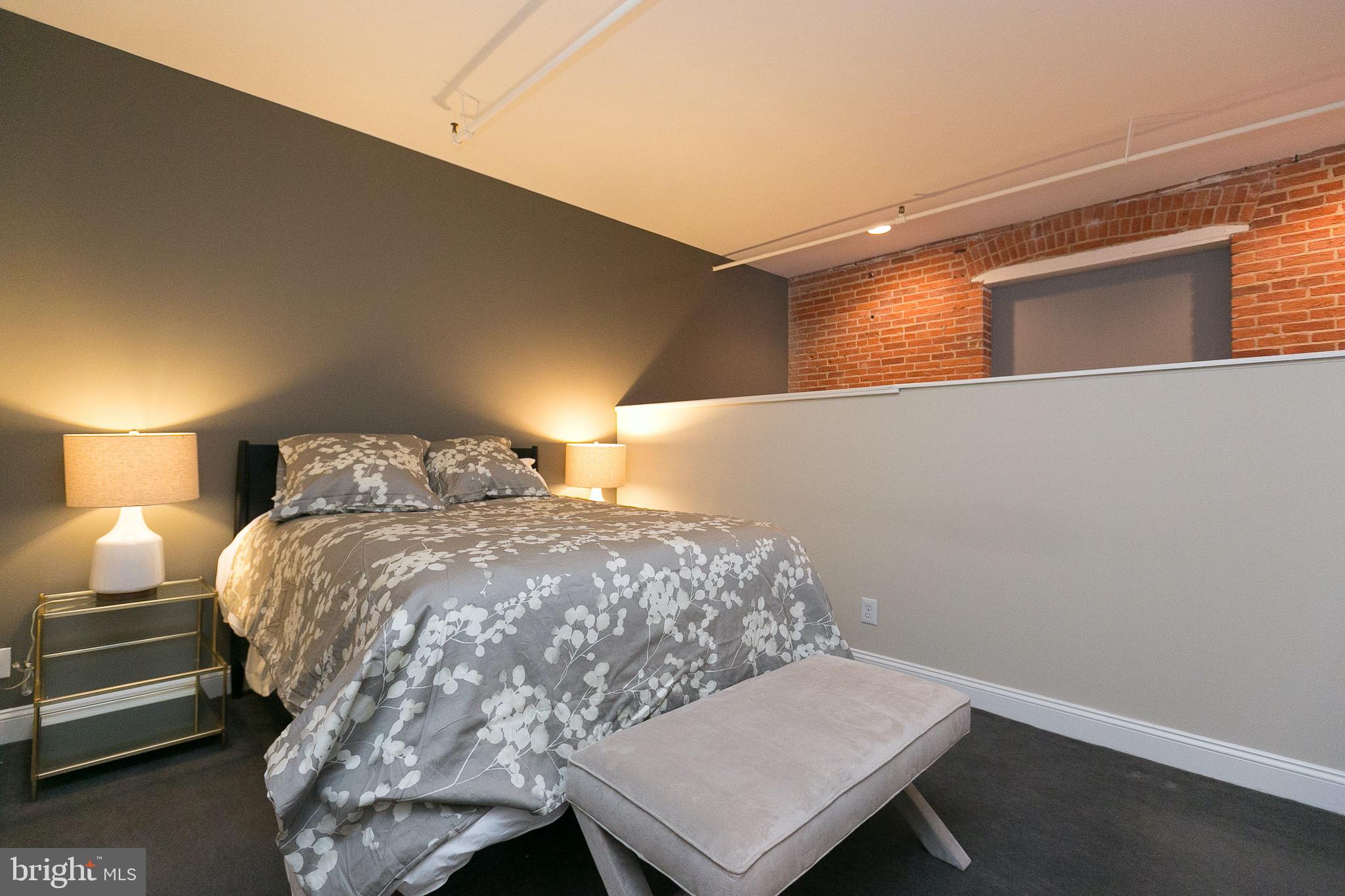 DOWNTOWN - Residential Lease