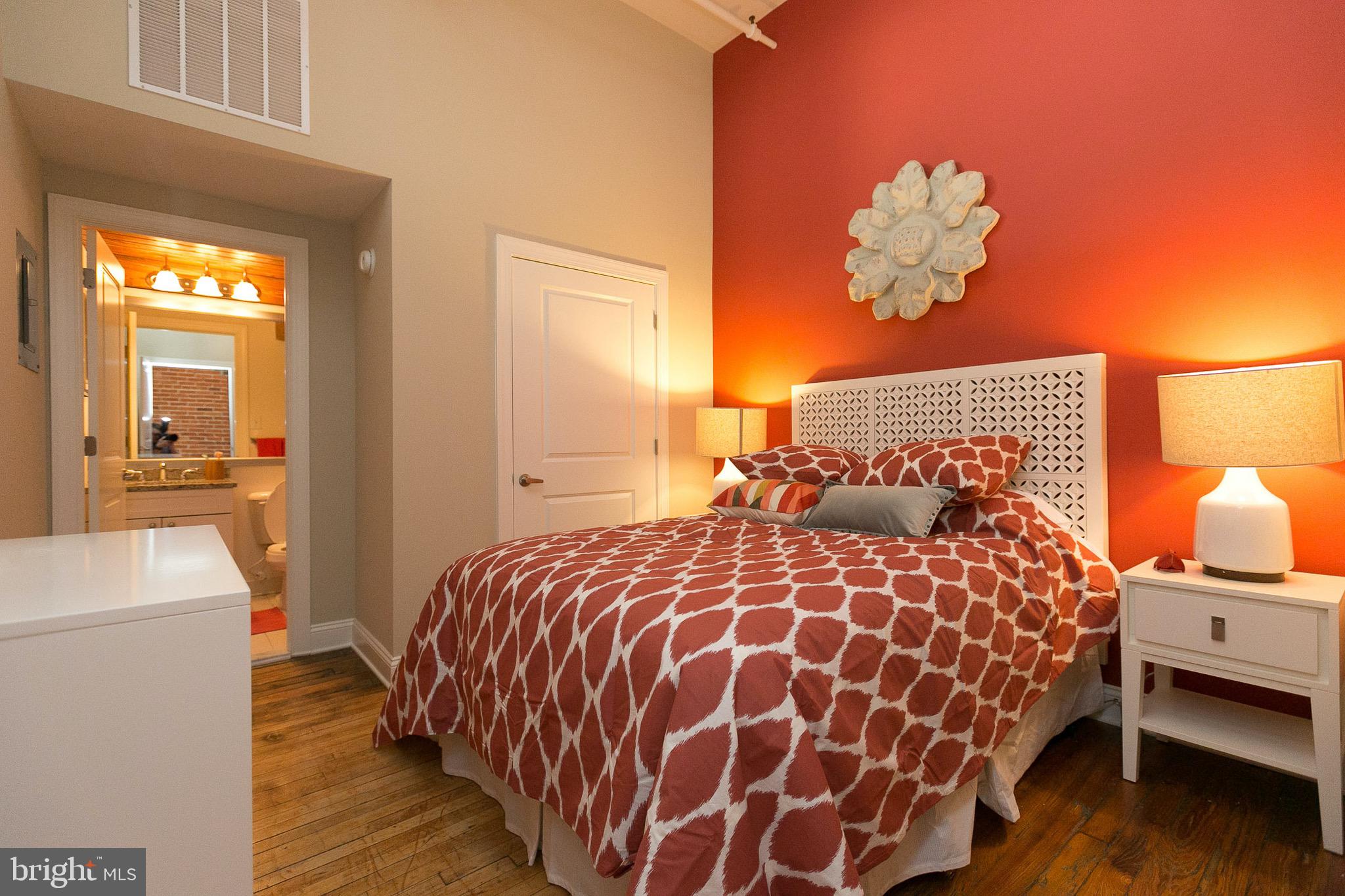 DOWNTOWN - Residential Lease