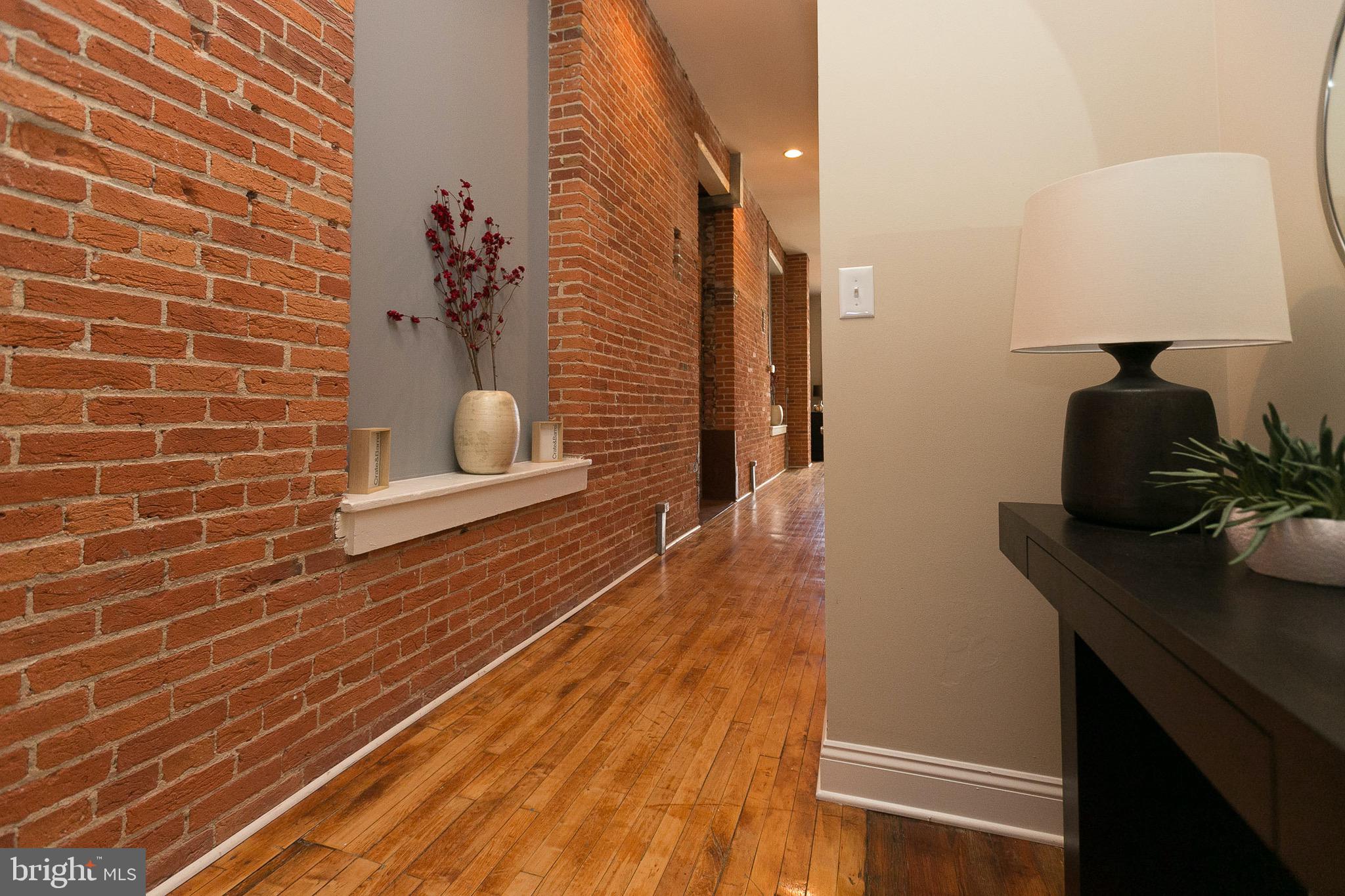 DOWNTOWN - Residential Lease
