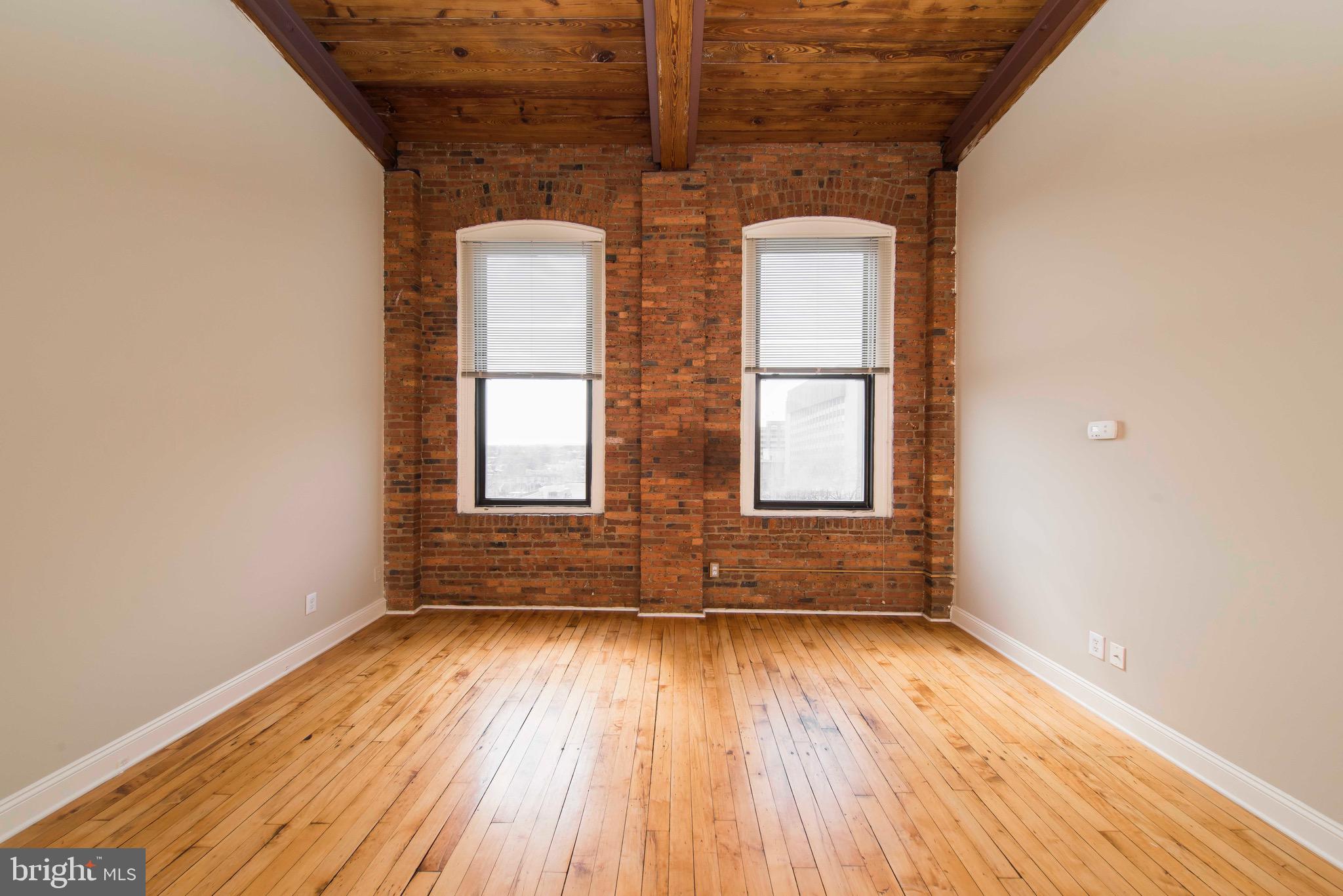 DOWNTOWN - Residential Lease