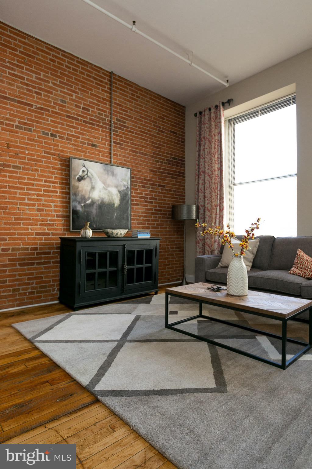 DOWNTOWN - Residential Lease
