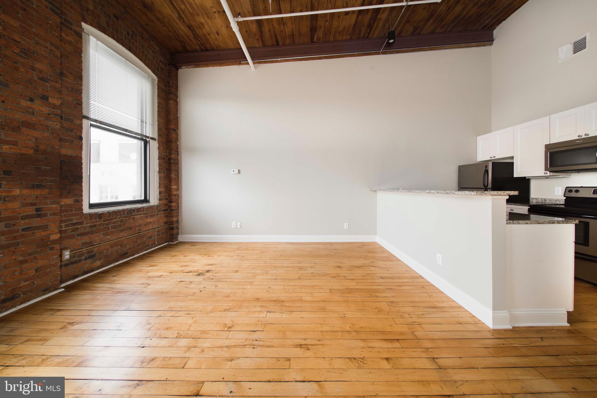 DOWNTOWN - Residential Lease