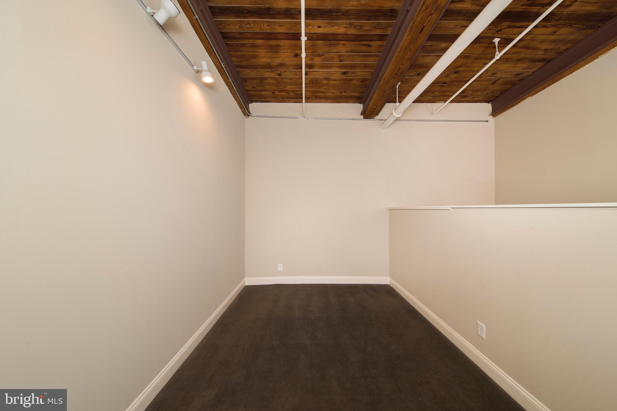 DOWNTOWN - Residential Lease
