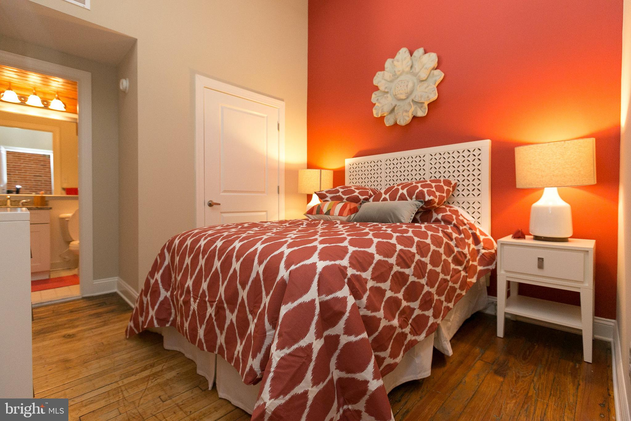 DOWNTOWN - Residential Lease