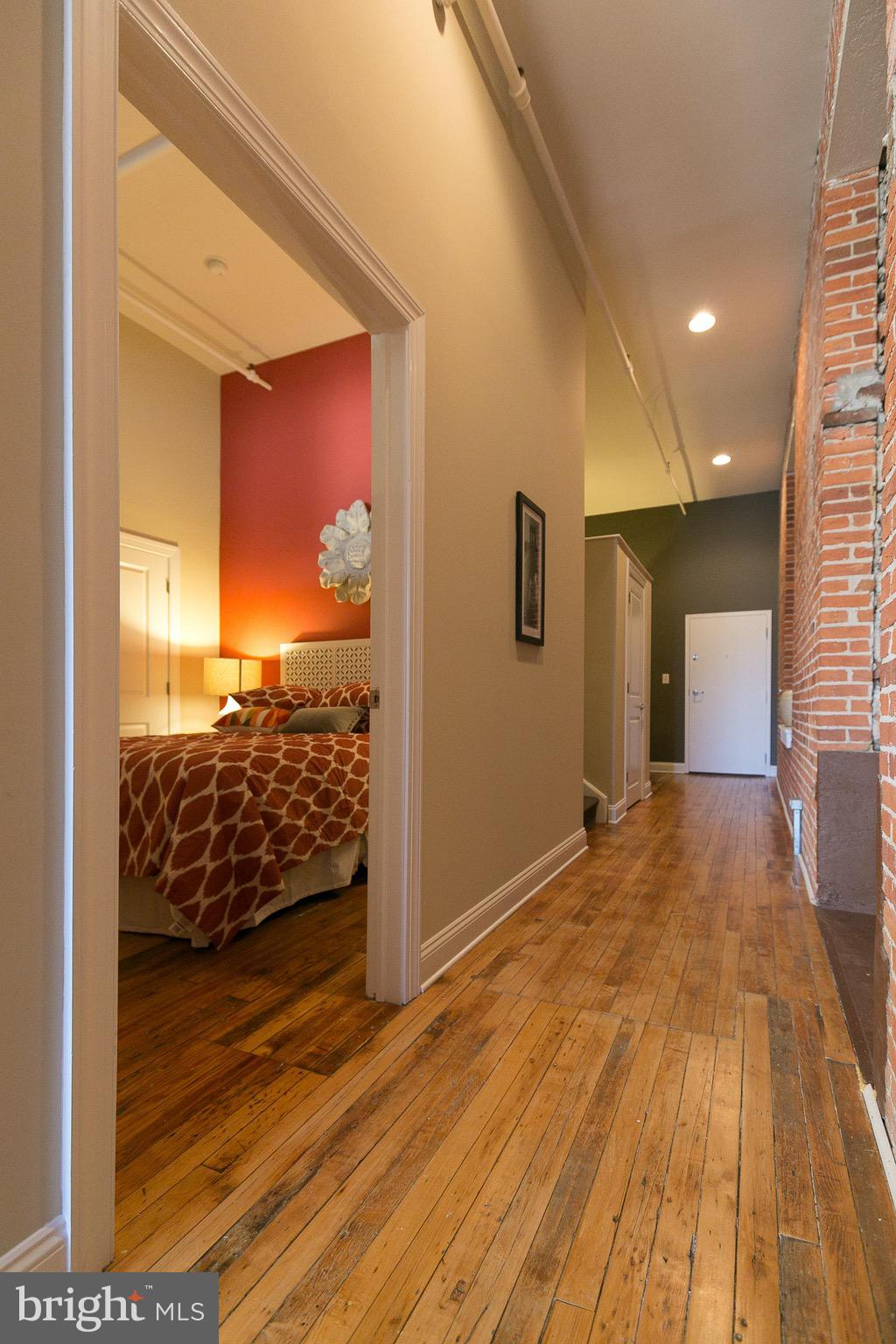 DOWNTOWN - Residential Lease