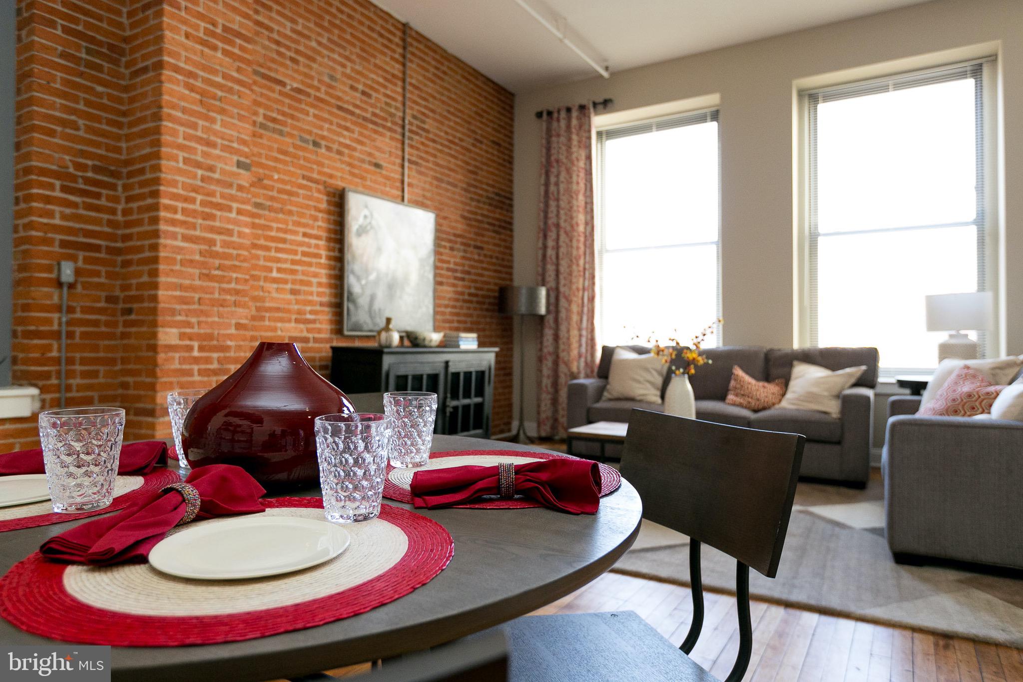 DOWNTOWN - Residential Lease