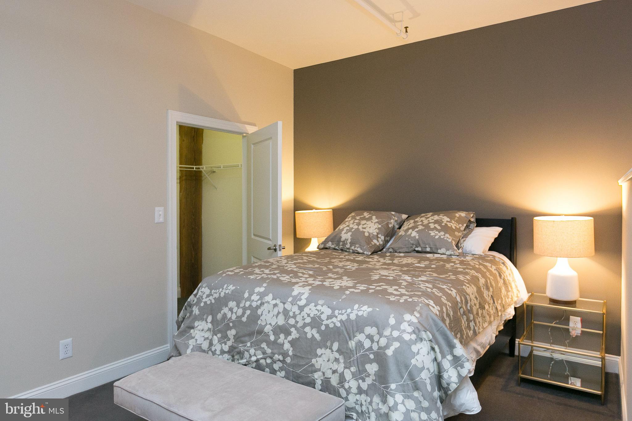 DOWNTOWN - Residential Lease