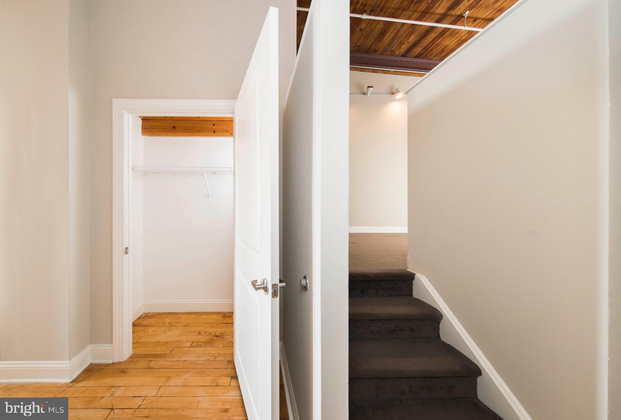 DOWNTOWN - Residential Lease