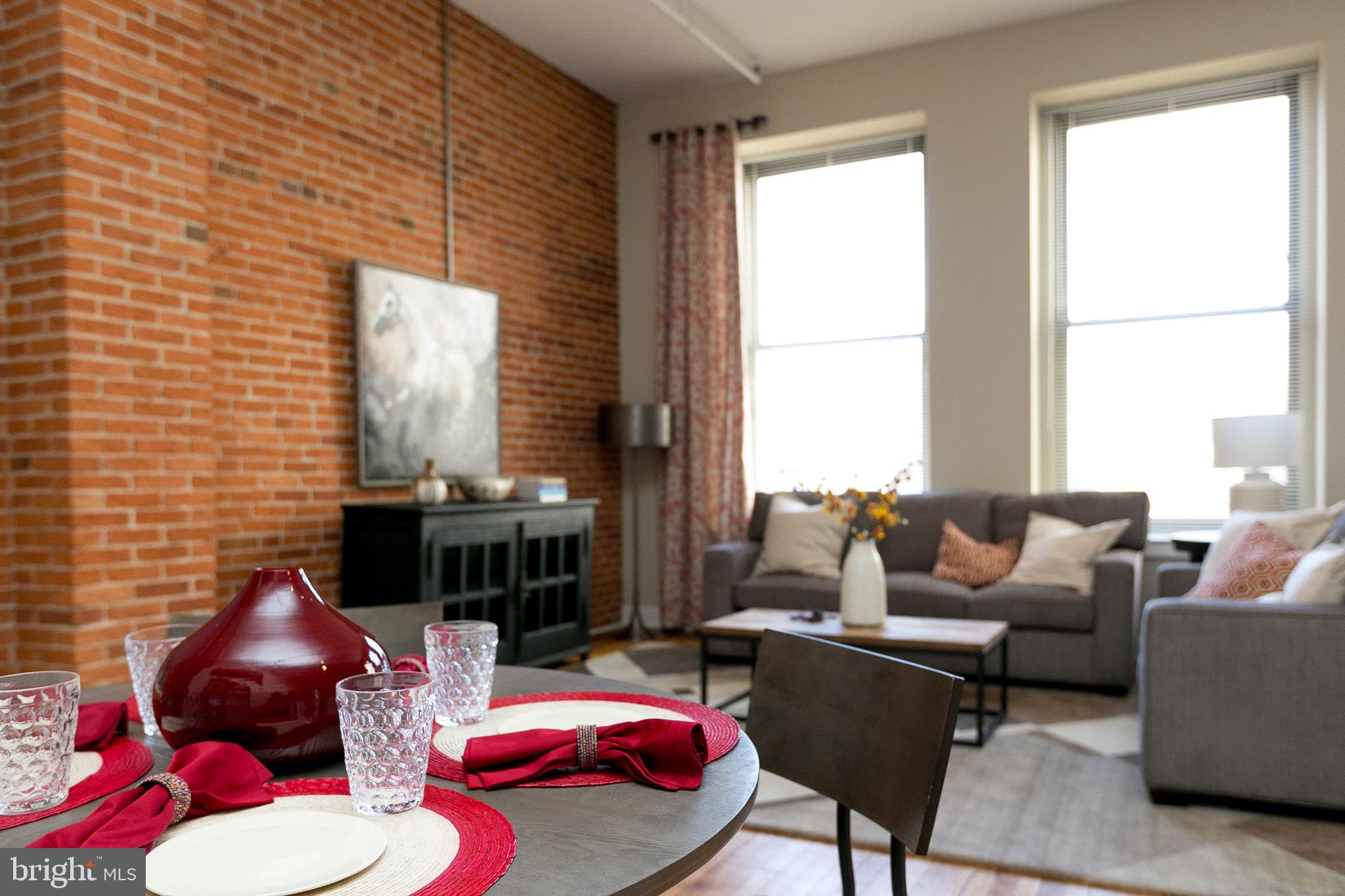 DOWNTOWN - Residential Lease