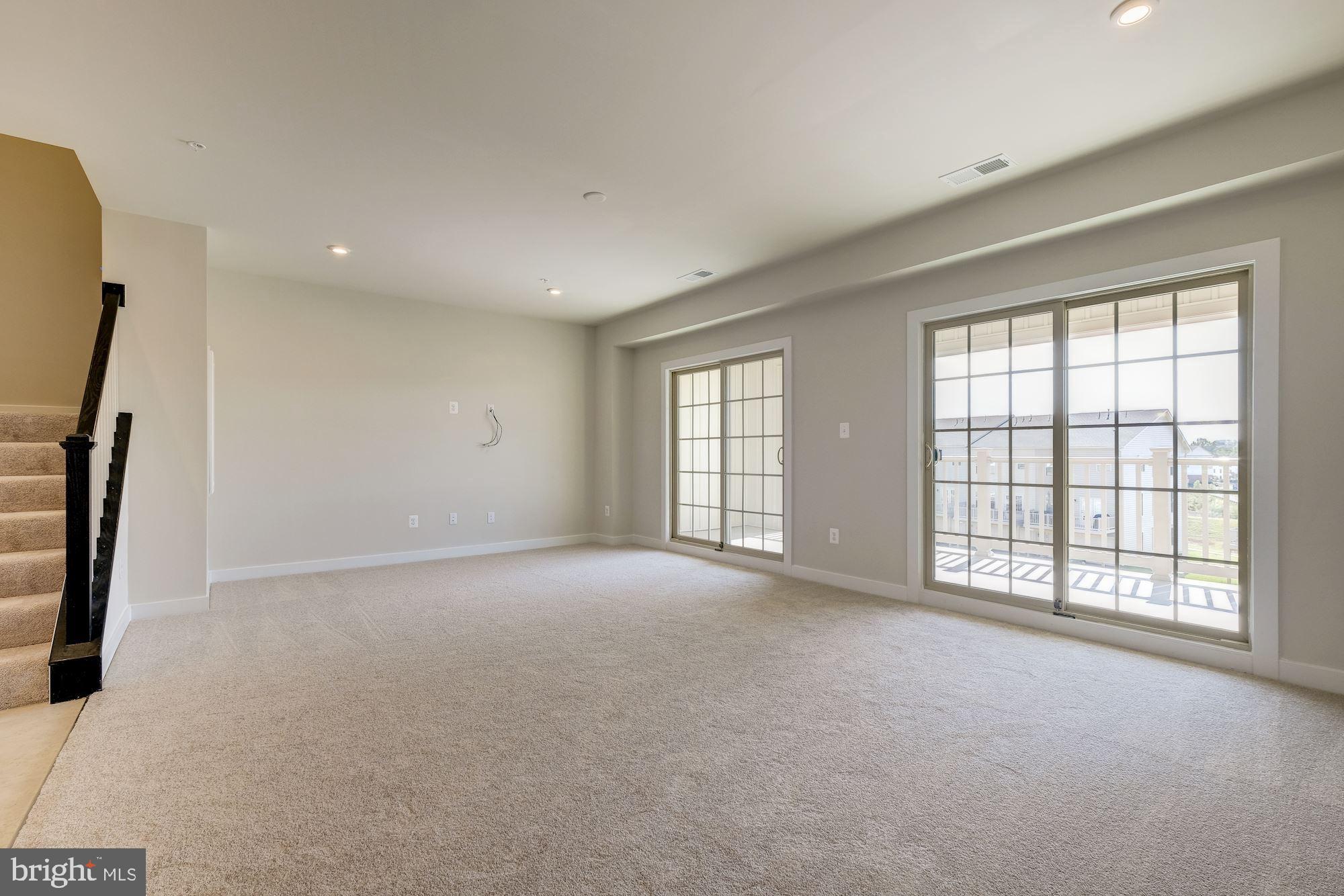 OAKDALE VILLAGE - Residential