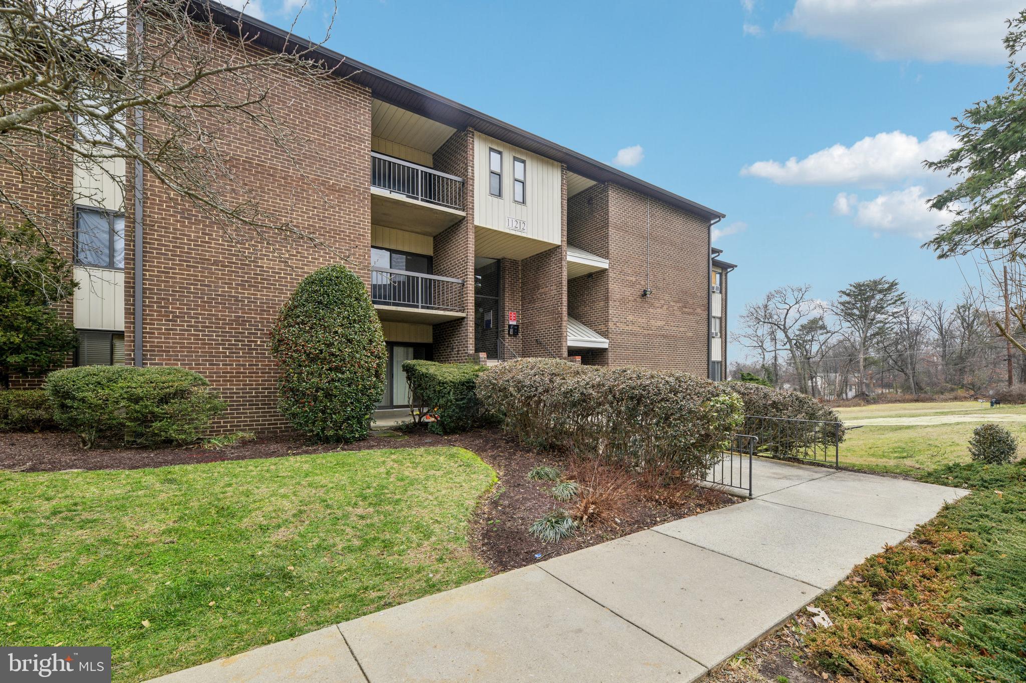 CHERRY GLEN CONDOS - Residential