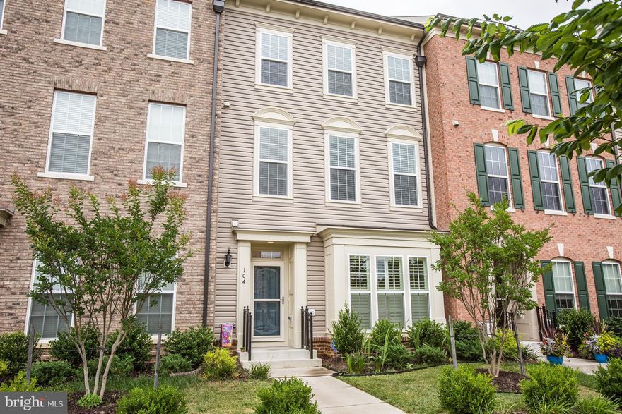 Available 8-31-18, NO PETS, no vouchers, Amenity filled community w/ cafe,pool,parks,dog park, trails,fire pit & gardens. Beautiful 3 bed,2.5 bath, detached 2 car gar. stamped patio w/ fenced yard. Spacious eat in kitchen w/ Granite counters, upgraded cabinets,SS appliances, Crown molding, HW floors on main floor &  entire 3rd floor master suite! MB w/ large shower w/bench. Schedule showing today!